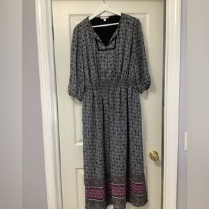 Westport Dress, Maxi w/3/4 sleeves. 16W. Black print w/ tiny pink/blue flowers